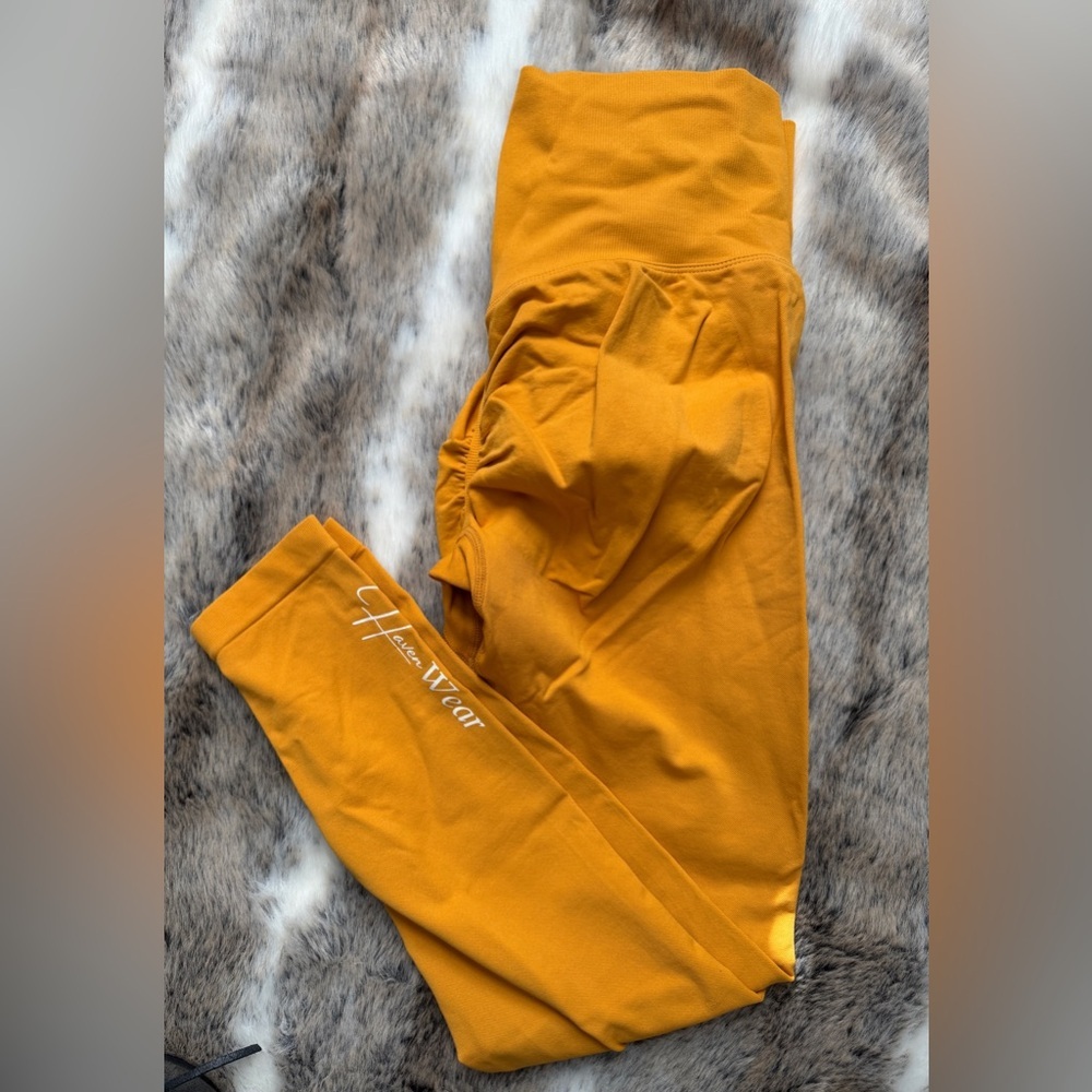 Women’s Size Medium Booty Scrunch Legging Marigold Color